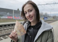 Public Agent – Train Station Smoker Gets Fucked – Jessika Night