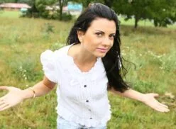 Public Agent – Pretty Babe in Shorts Fucked in a Car